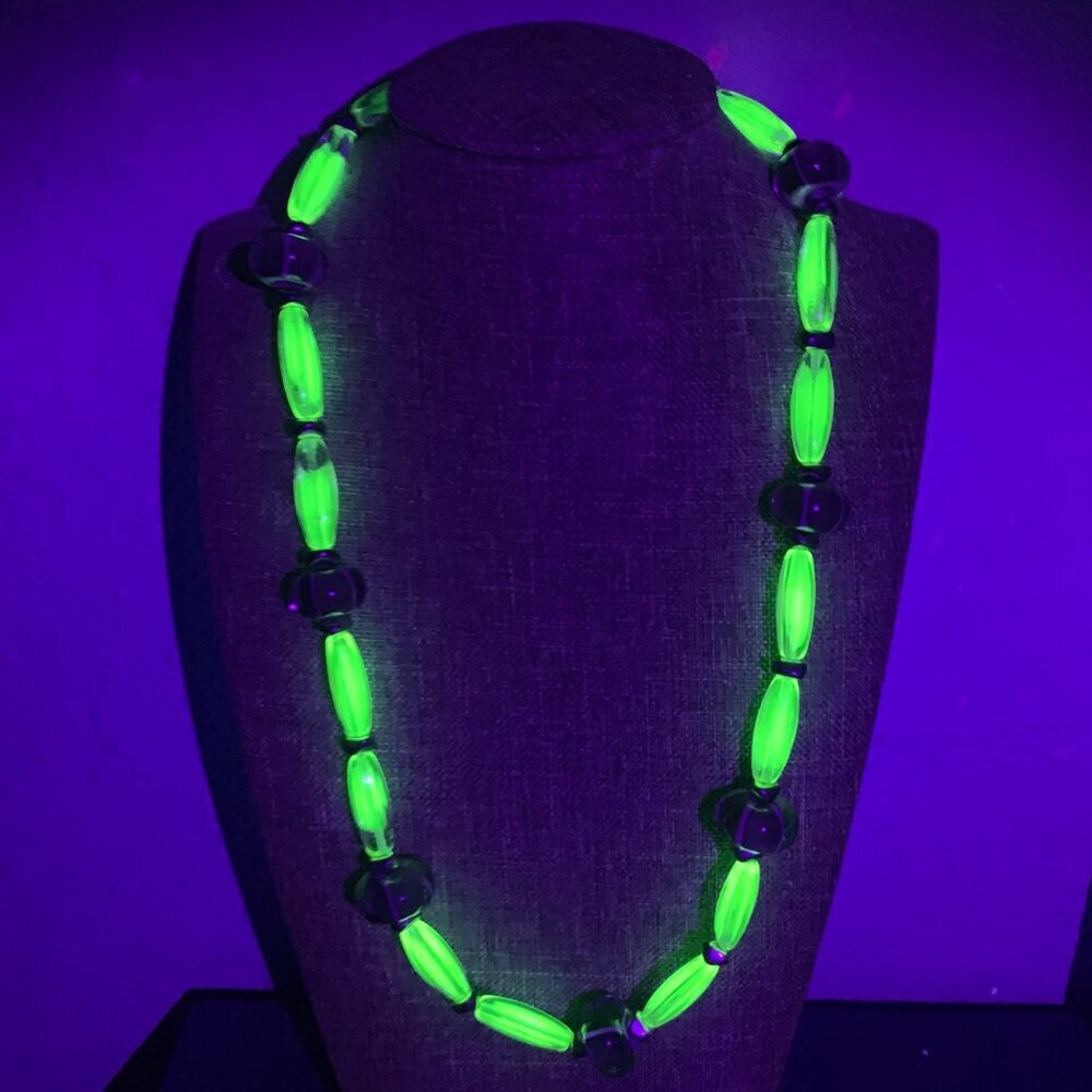 Vintage Art Deco Uranium Vaseline Green Handblown Glass Beads Women’s Necklace